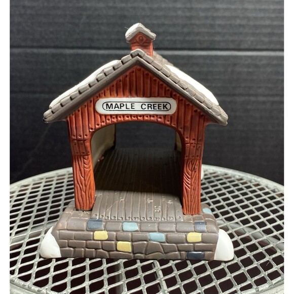 Dept 56 Heritage Village Red Covered Bridge Accessory 5987-0 with Original Box - Picture 3 of 9